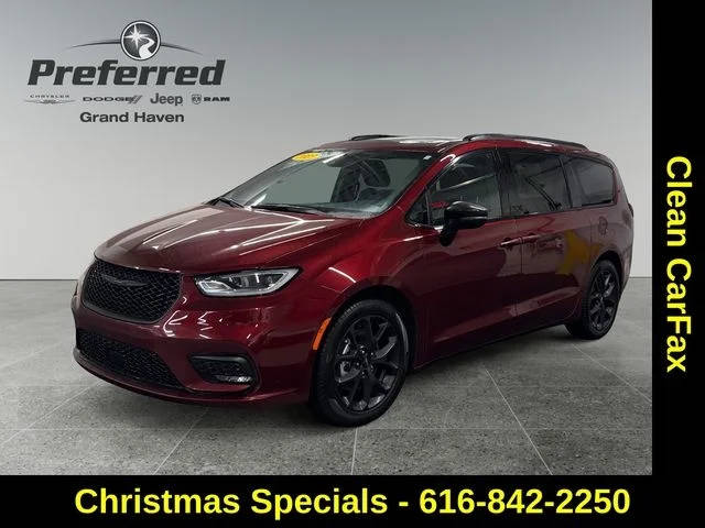 2023 Chrysler Pacifica Minivan Limited FWD photo