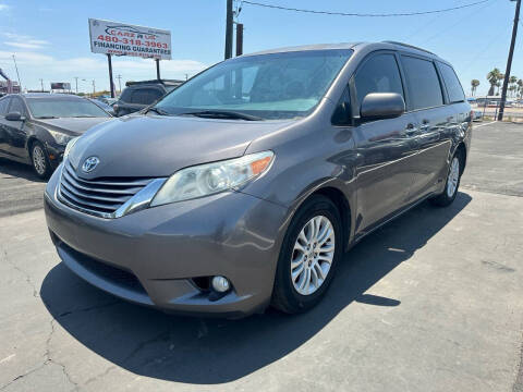 2015 Toyota Sienna  FWD photo