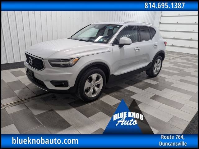 2021 Volvo XC40 Momentum FWD photo