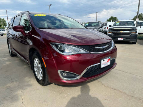 2020 Chrysler Pacifica Minivan Touring L FWD photo