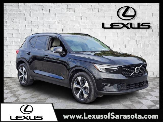 2023 Volvo XC40 Plus Dark Theme AWD photo