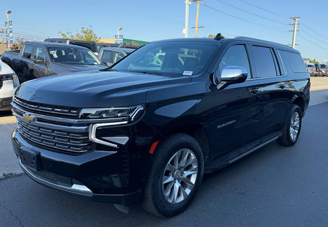 2023 Chevrolet Suburban Premier 4WD photo