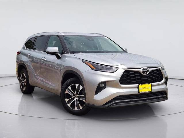 2022 Toyota Highlander XLE FWD photo