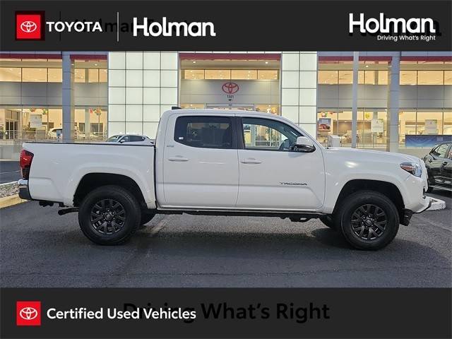 2022 Toyota Tacoma SR5 4WD photo