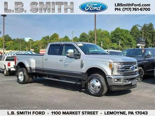 2019 Ford F-350 Super Duty LARIAT 4WD photo