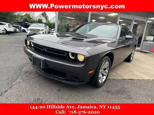 2021 Dodge Challenger SXT RWD photo