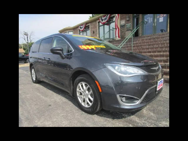 2020 Chrysler Pacifica Minivan Touring FWD photo