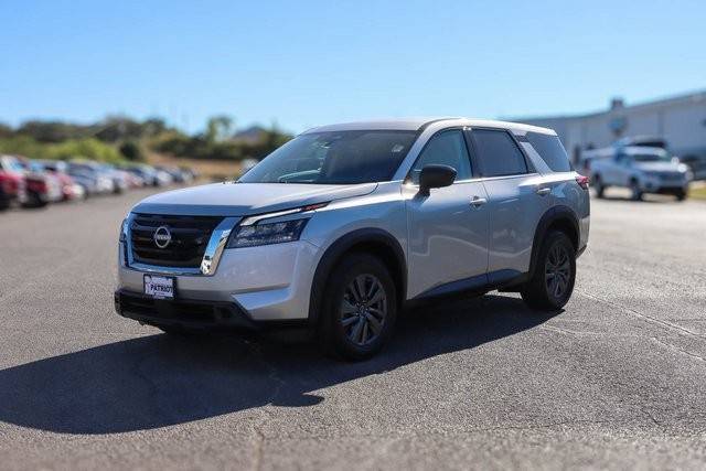 2023 Nissan Pathfinder S FWD photo