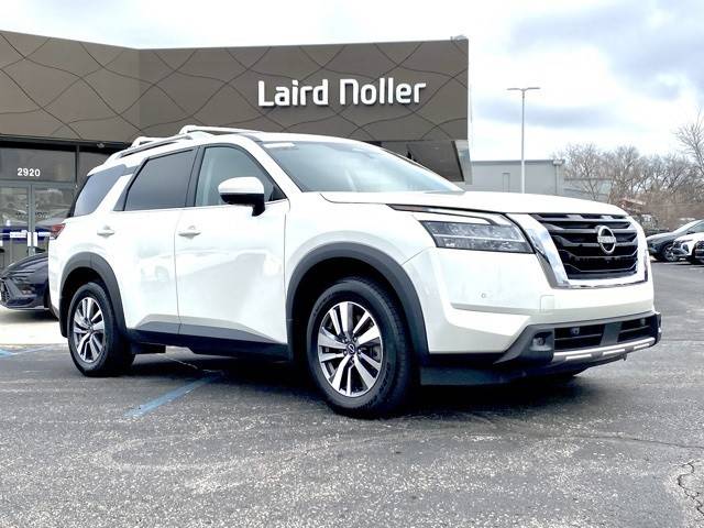 2022 Nissan Pathfinder SL 4WD photo