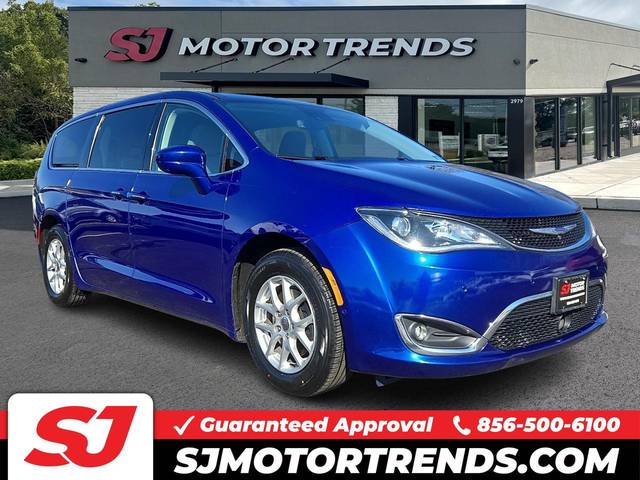 2020 Chrysler Pacifica Minivan Touring FWD photo