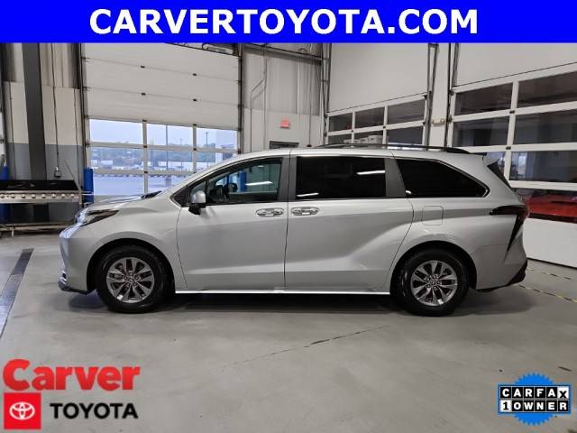 2023 Toyota Sienna XLE FWD photo