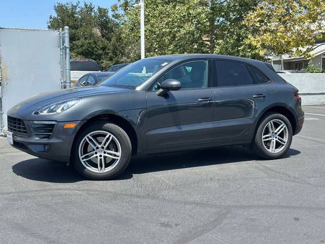 2018 Porsche Macan AWD photo
