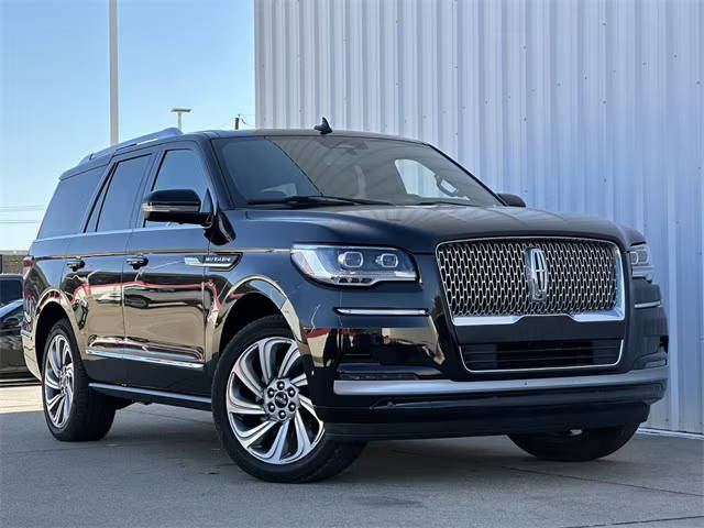 2022 Lincoln Navigator Reserve RWD photo