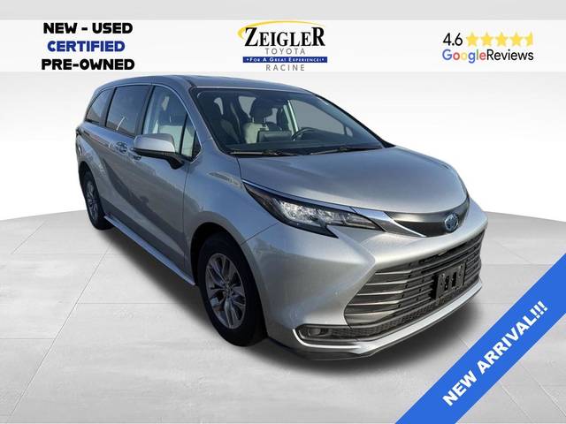 2023 Toyota Sienna LE FWD photo