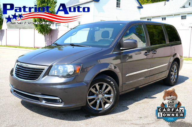 2015 Chrysler Town and Country S FWD photo