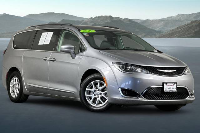 2020 Chrysler Pacifica Minivan Touring L FWD photo