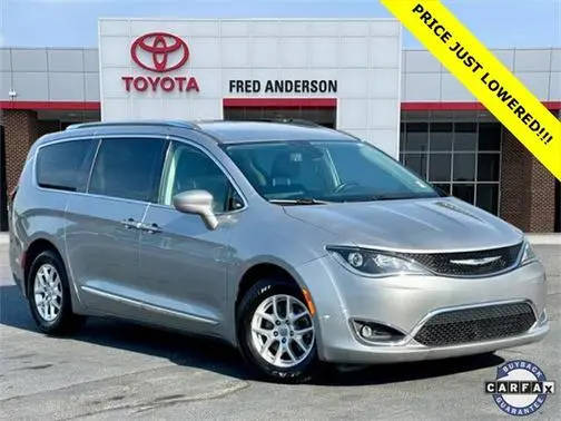 2020 Chrysler Pacifica Minivan Touring L FWD photo