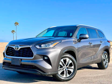 2022 Toyota Highlander XLE FWD photo