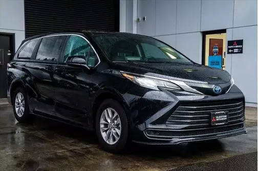 2022 Toyota Sienna LE FWD photo