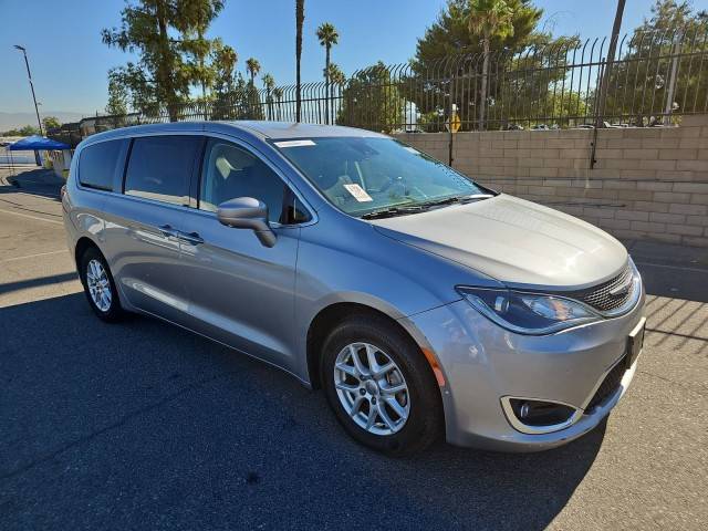 2020 Chrysler Pacifica Minivan Touring FWD photo