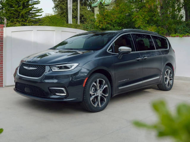 2022 Chrysler Pacifica Minivan Touring L FWD photo