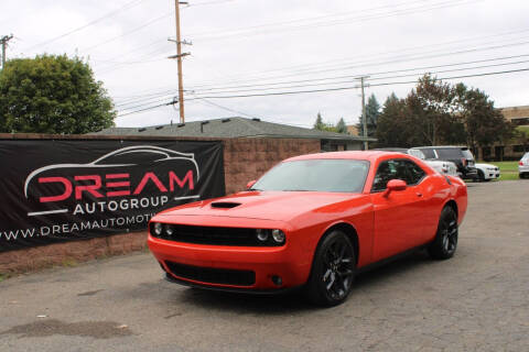 2022 Dodge Challenger SXT RWD photo