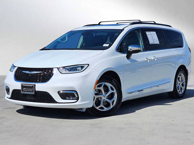 2023 Chrysler Pacifica Minivan Limited FWD photo