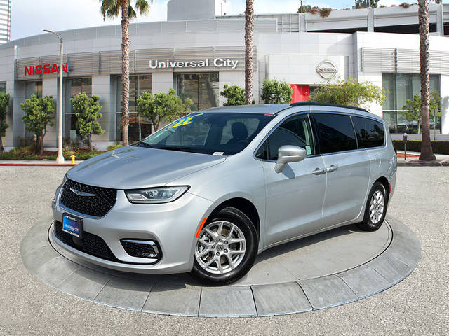 2022 Chrysler Pacifica Minivan Touring L FWD photo