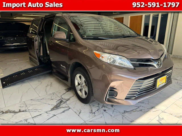 2018 Toyota Sienna  FWD photo