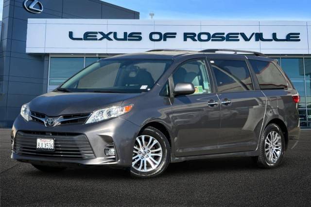 2019 Toyota Sienna XLE FWD photo