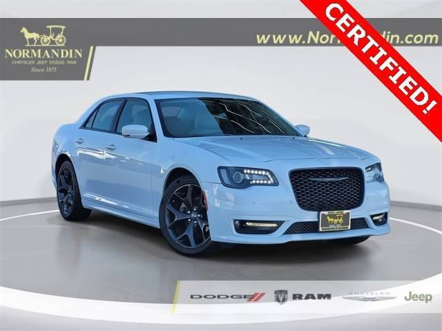 2022 Chrysler 300 Touring L RWD photo