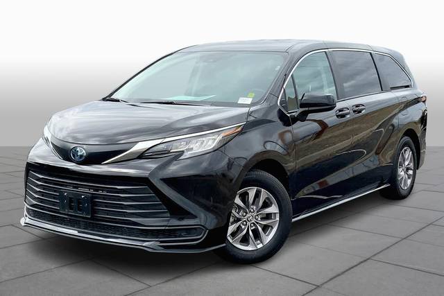 2023 Toyota Sienna LE FWD photo