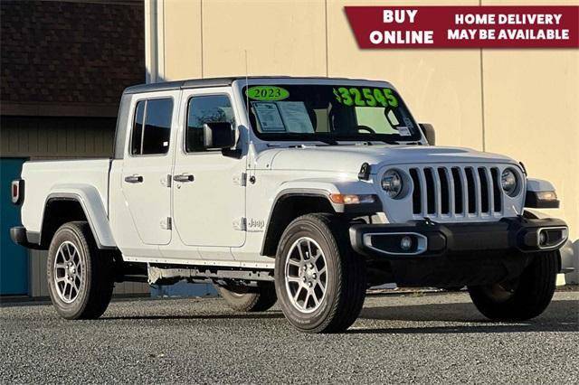 2023 Jeep Gladiator Overland 4WD photo