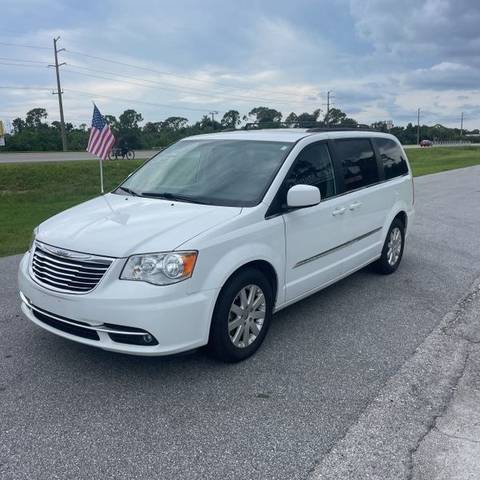2016 Chrysler Town and Country Touring FWD photo