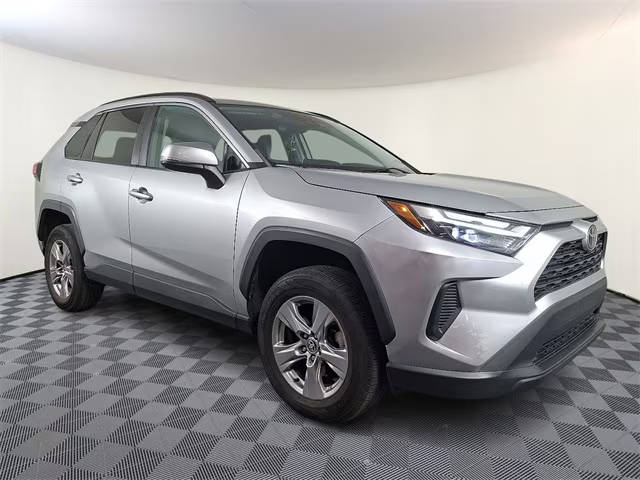 2022 Toyota RAV4 XLE AWD photo