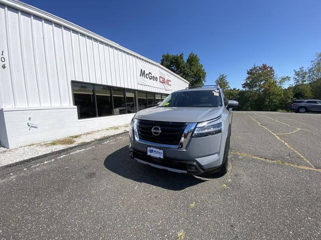 2022 Nissan Pathfinder Platinum 4WD photo