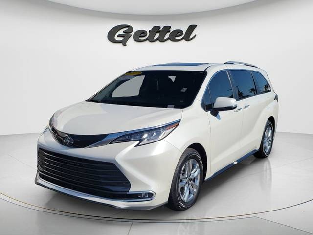 2023 Toyota Sienna Limited FWD photo