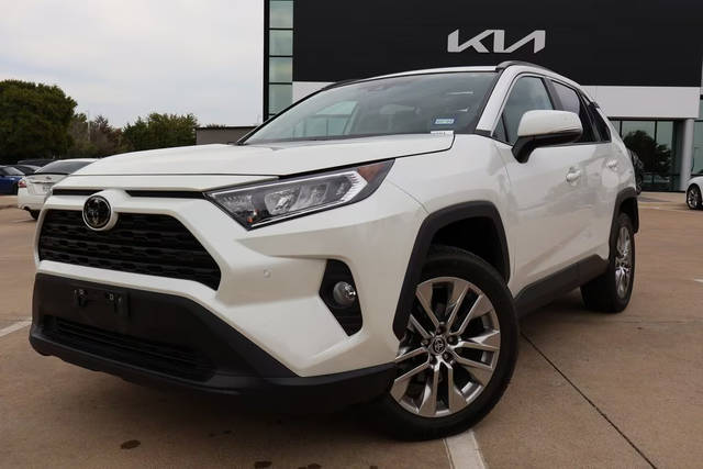 2021 Toyota RAV4 XLE Premium FWD photo