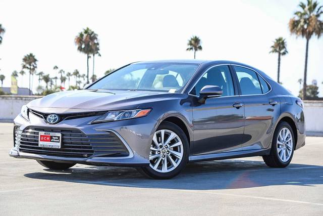 2023 Toyota Camry LE FWD photo