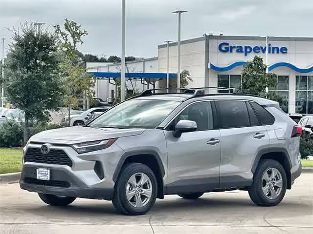 2023 Toyota RAV4 Hybrid XLE AWD photo