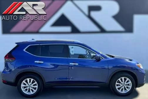 2018 Nissan Rogue SV FWD photo