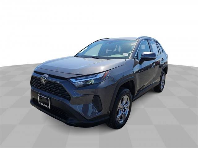 2022 Toyota RAV4 XLE FWD photo