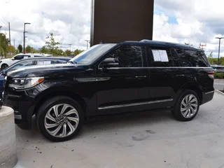 2023 Lincoln Navigator Reserve RWD photo