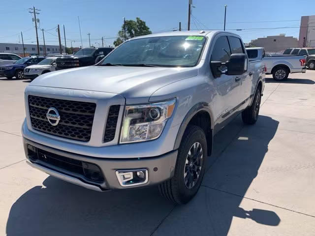 2018 Nissan Titan PRO-4X 4WD photo