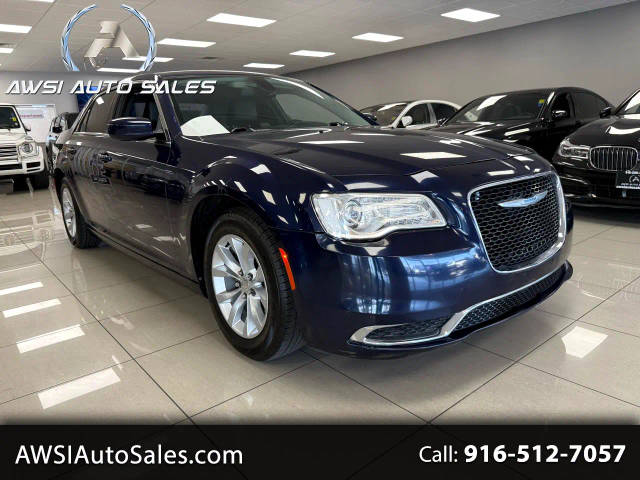 2015 Chrysler 300 Limited RWD photo