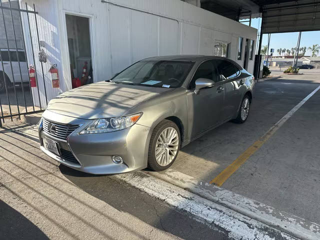 2015 Lexus ES  FWD photo