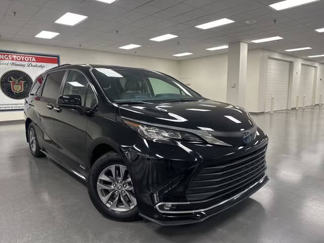 2021 Toyota Sienna XLE AWD photo