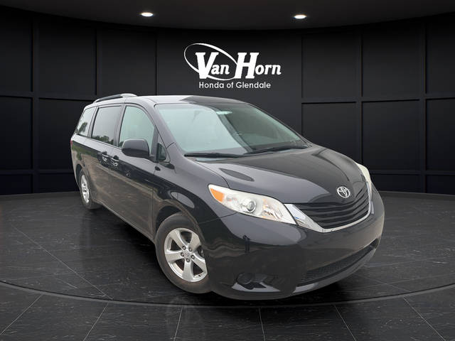 2015 Toyota Sienna LE FWD photo