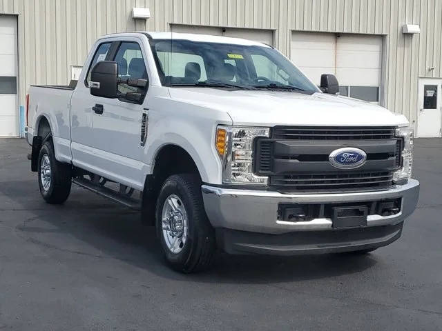 2017 Ford F-250 Super Duty XL 4WD photo