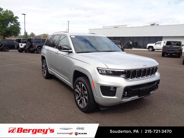 2023 Jeep Grand Cherokee Overland 4WD photo